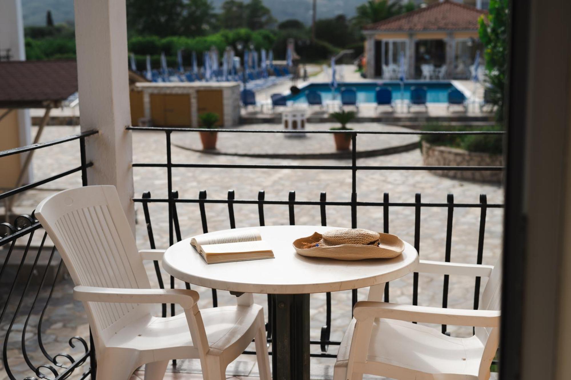 لاغاناس Village Inn Studios & Family Apartments المظهر الخارجي الصورة