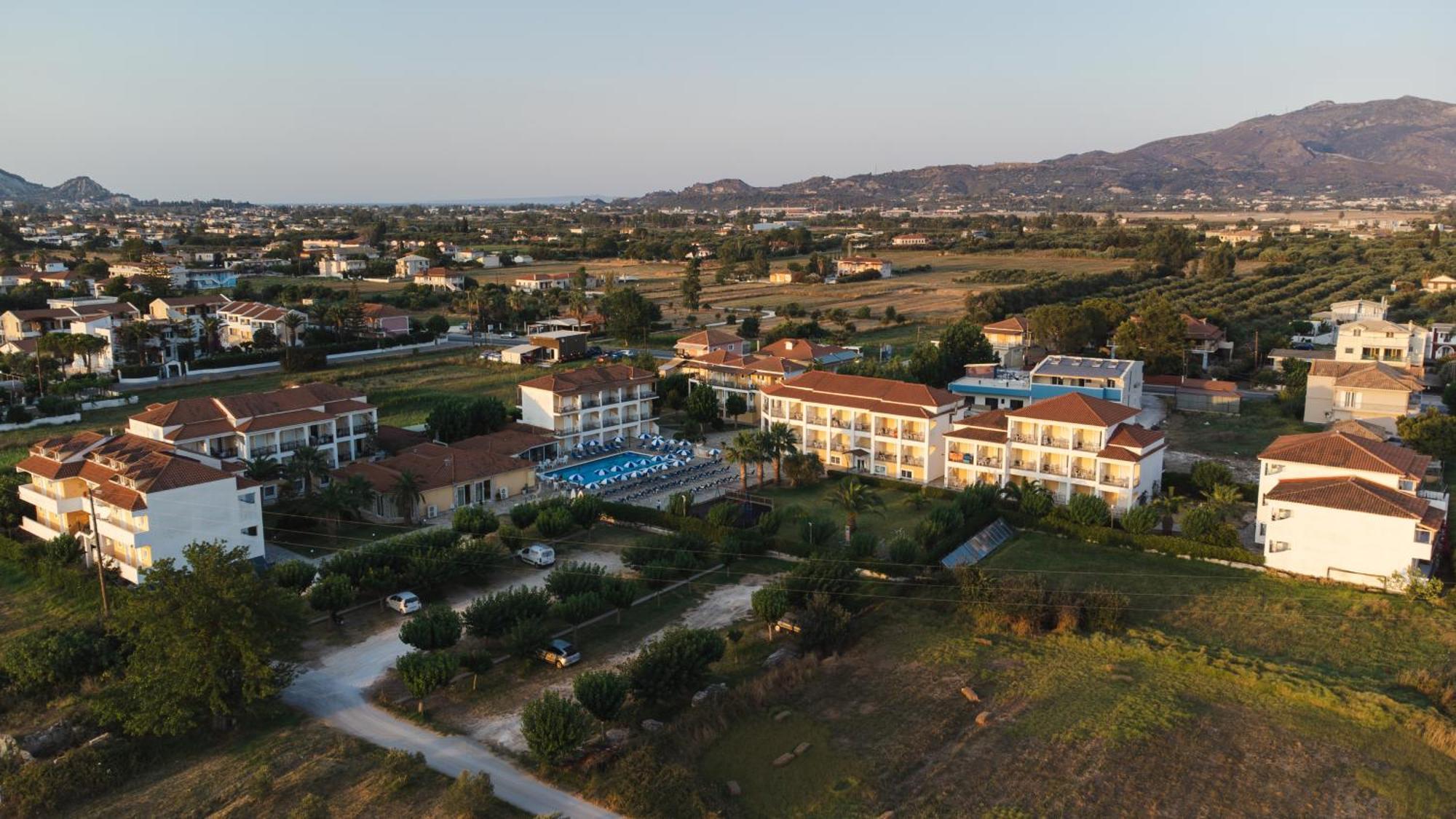 لاغاناس Village Inn Studios & Family Apartments المظهر الخارجي الصورة