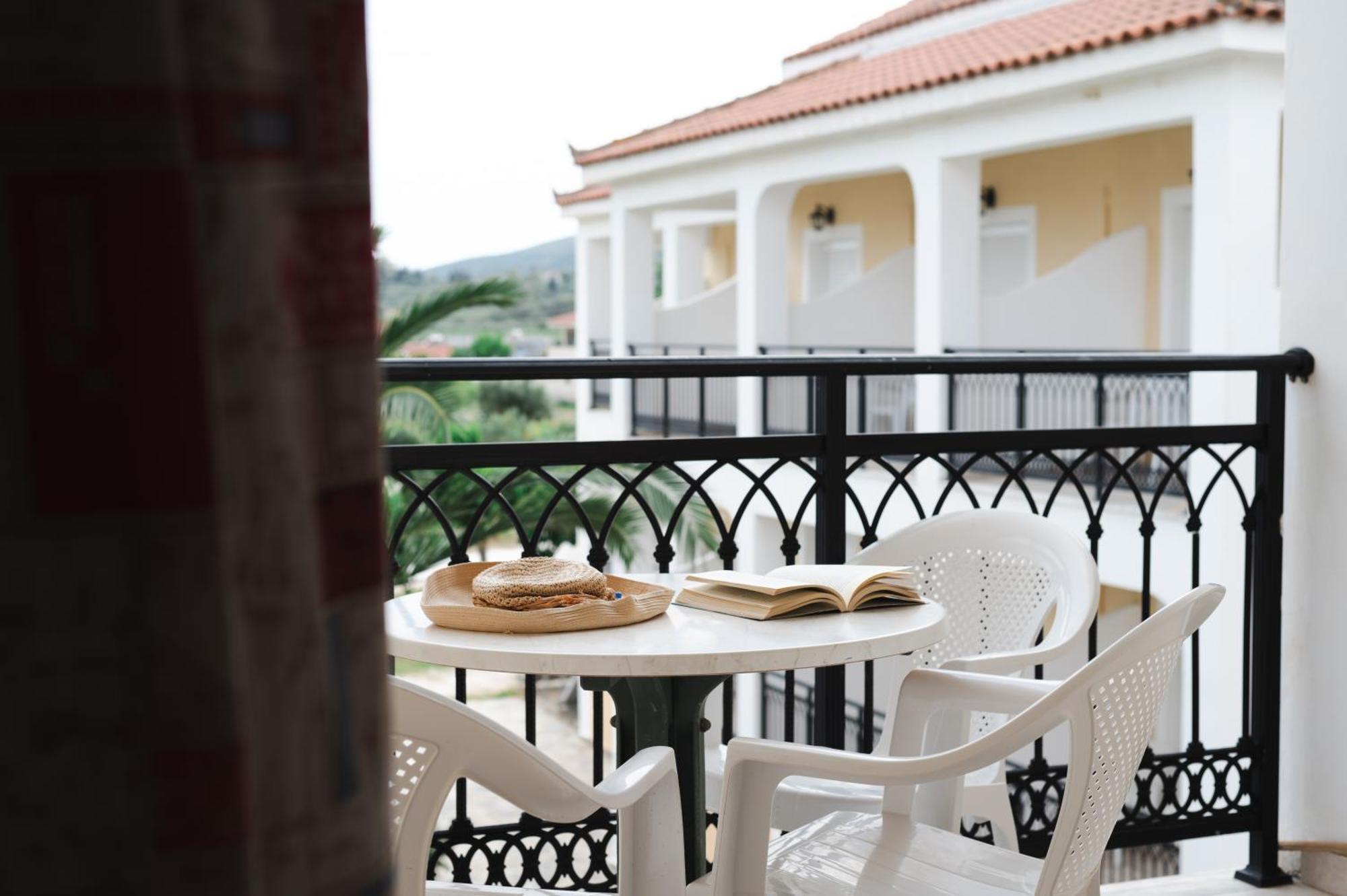 لاغاناس Village Inn Studios & Family Apartments المظهر الخارجي الصورة