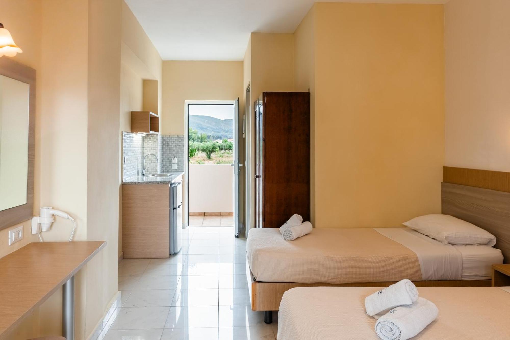 لاغاناس Village Inn Studios & Family Apartments المظهر الخارجي الصورة